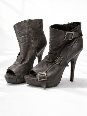 Club Couture Gray Peep Toe Platform Heel Booties Size 10 Edgy Cosplay Flawed